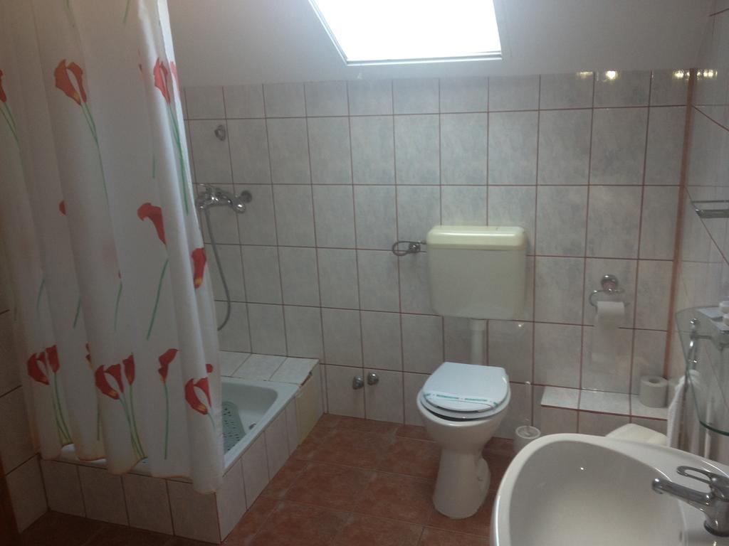 Hotel Lotus Arad Zimmer foto